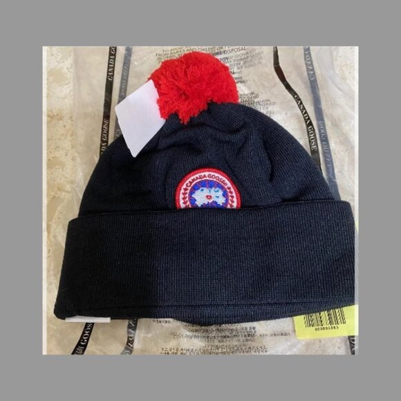 Canada Goose NWT Kid's Logo Patch Pompom Hat ($140) w/tax (Size-One Size) BLACK - Picture 2 of 5